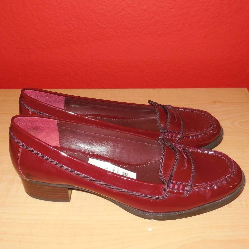 Ralph Lauren maroon patent leather medium heels Size 7.5